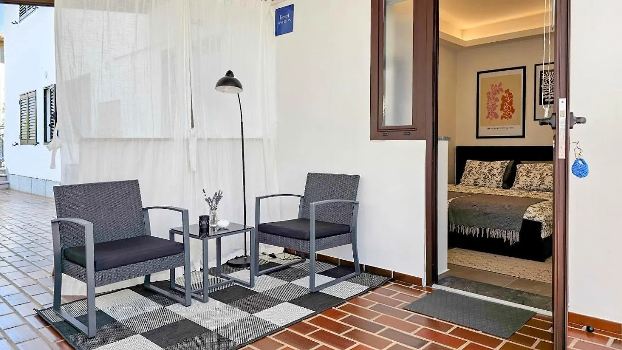 Studio Benjamin Novigrad  Apartment